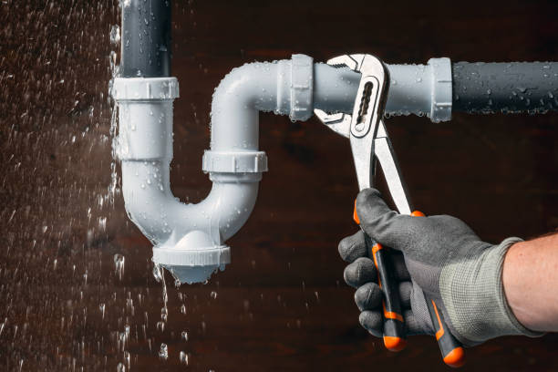 Professional Emergency Plumber technician working in Macomb, IL